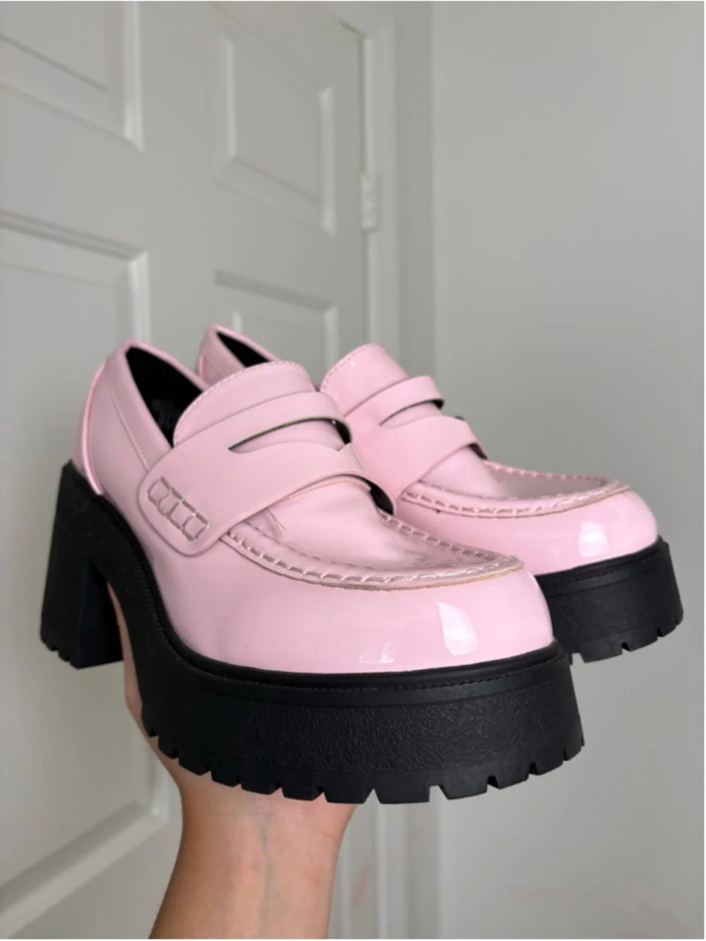 Soda Faux Patent Leather Platform Loafers Size 9 Pink and Black